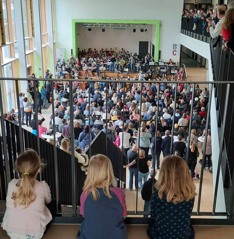 Das JeKits-Konzert in der Aula der Sekundarschule war ein voller Erfolg. Foto: privat
