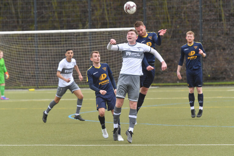 In der Nachspielzeit köpfte der eingewechselte Finn Drücker zum 1:1-Ausgleich ein und rettete dem Werner SC wenigstens einen Punkt beim Tabellenletzten Concordia Albachten. Archivfoto: MSW