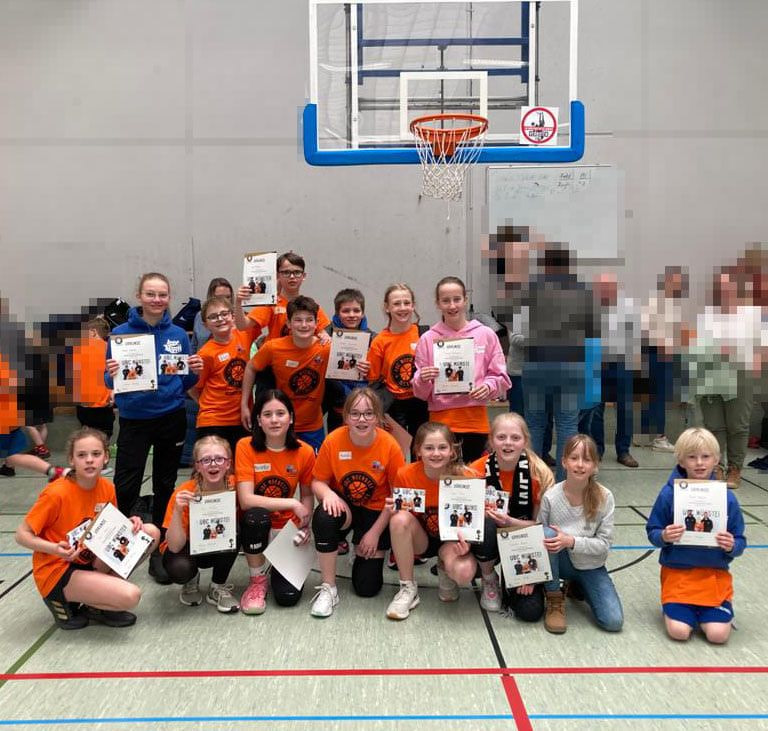 18 junge Basketballspieler/innen der LippeBaskets Werne nahmen am Ferien-Camp in Münster teil. Foto: privat