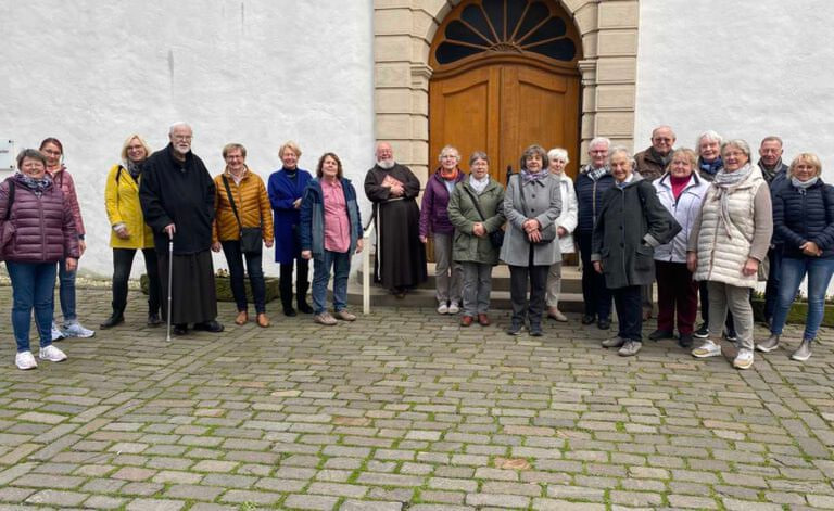 Rund 20 Interessierten folgten der Einladung des Fördervereins Jakobsweg zum Emmausgang. Foto: privat