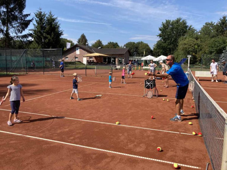 Eine Einführung in den Tennissport gibt es am Sonntag beim Aktionstag des TC BW Werne. Foto: privat