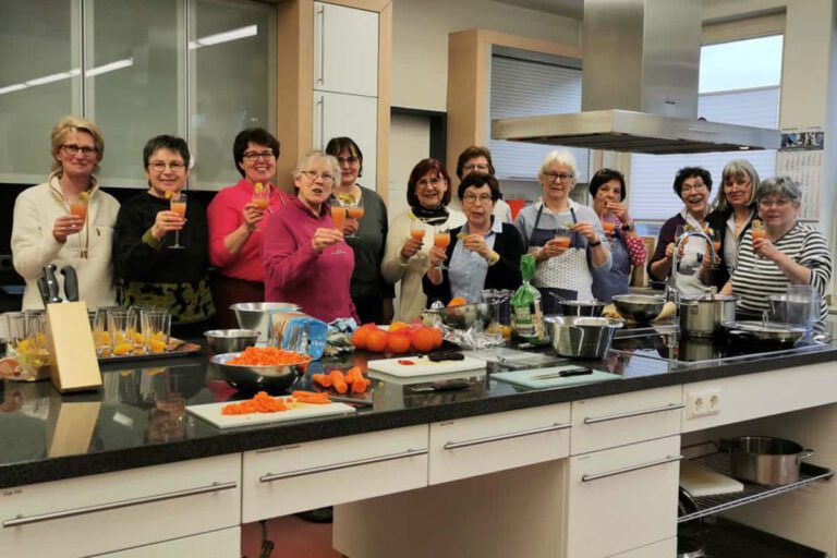 Leckere Fischfrikadellen kochten die Teilnehmerinnen beim Kolping-Kochen. Foto: Elisabeth Schwert