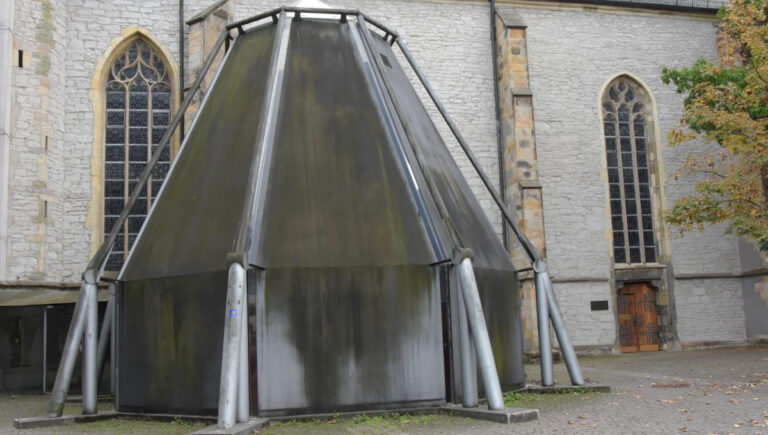 Die Pläne für einen Nachfolgebau der Sakristei der Kirche St. Christophorus werden in der kommenden Woche vorgestellt. Foto: Archiv