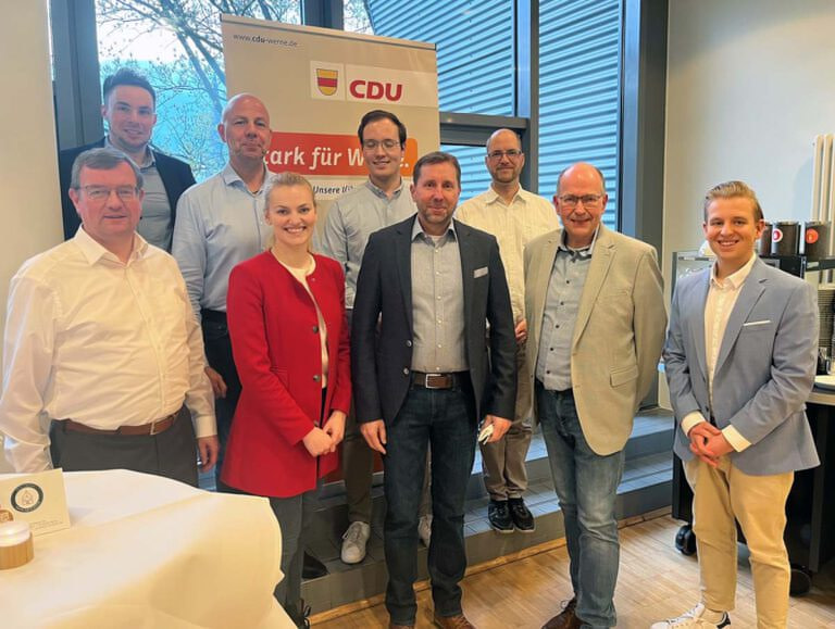 Der CDU-Stadtverband um den Vorsitzenden Rolf Weißner (2.v.r.) hatte den Projektgeschäftsführer der SURFWRLD/SCNCEWAVE, Dr. Michael Detering (Mitte) zu Gast. Foto: Jürgen Regener