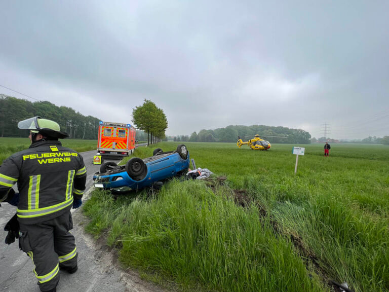 Bei einem Verkehrsunfall in Werne-Holthausen wurde ein Pkw-Fahrer verletzt. Foto: Feuerwehr Werne