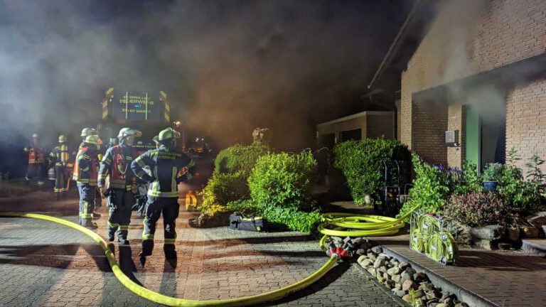 Am Dienstagmorgen musste die Feuerwehr zu einer Doppelhaushälfte im Wohngebiet Beckingsbusch ausrücken. Dort brannte es in einer Küche. Foto: Feuerwehr Werne