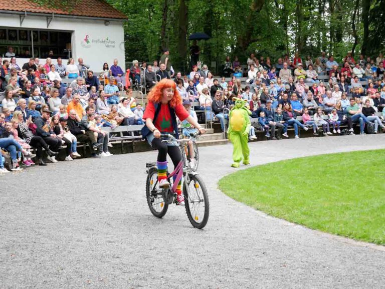 Begeisternde Zuschauer erlebten die Welturaufführung von Hexe Lilli in der Freilichtbühne Werne. Foto: Gaby Brüggemann