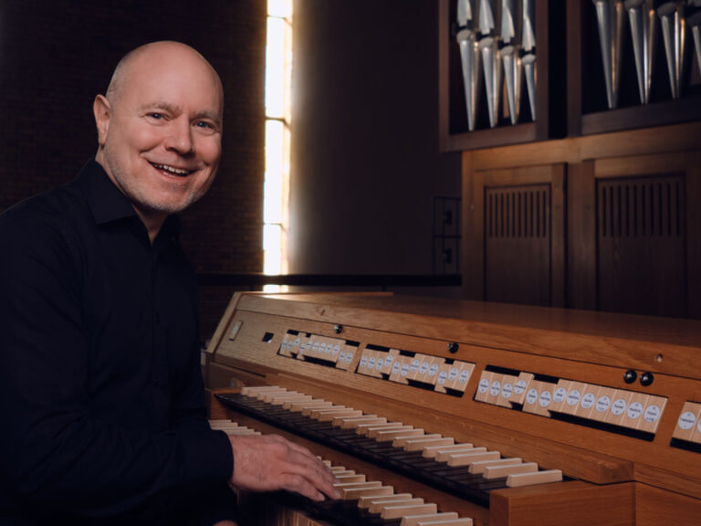 Patrick Gläser verbindet die Energie von Rock und Pop mit der Klangvielfalt der Orgel. Foto: Privat