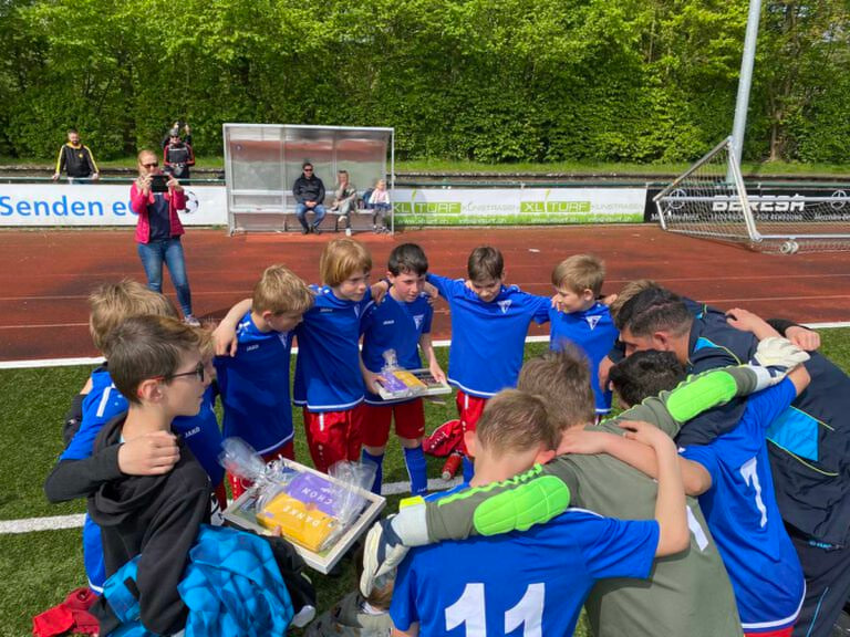 Am Samstag (6. Mai) liefen Daniil und Kiril Trofymenko ein letztes Mal für die E-Jugend des Werner SC auf. Das Auswärtsspiel in Senden endete mit einem 6:3-Sieg. Foto: Werner SC