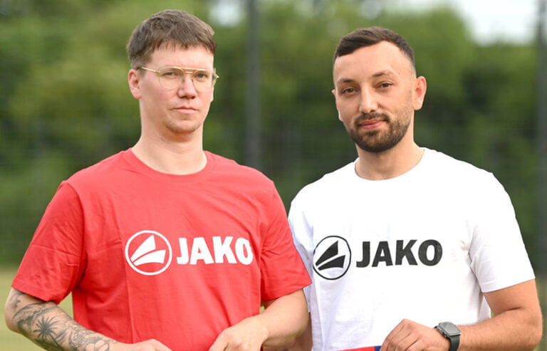 Serkan Özsakiz (r.) wurde jetzt als neuer Trainer der zweiten Mannschaft des Werner SC vorgestellt. Mario Naß wird ihn unterstützen als Verbindungsmann zur Ersten und erste Ansprechstation der Spieler. Foto: MSW