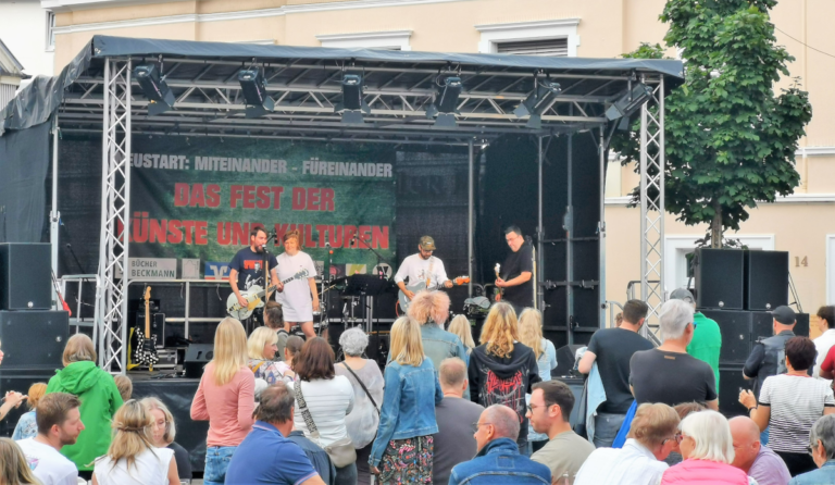 Die Band „Mucky Feet" zog das Publikum mit musikalischen Klassikern auf den Marktplatz in Werne. Fotos (2): Glowacki