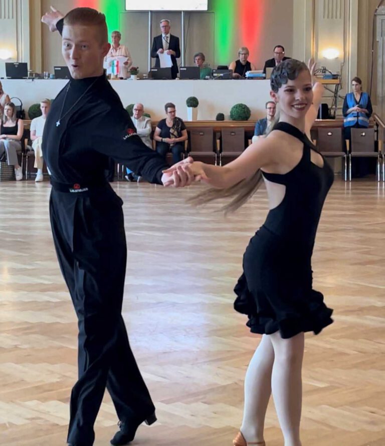 Jannis Till und Maryam Reher (TSC Werne) feierten die ersten gemeinsamen Erfolge auf dem Tanzparkett. Foto: privat