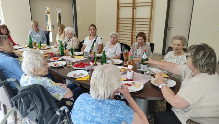 Bewohnerinnen der Pro Talis-Seniorenheime in Werne besuchten wieder die Kita 
