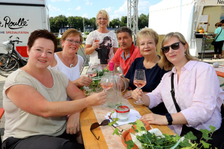 Mehrtägiges Weinfest lockt am Wochenende an den Hafen in Rünthe