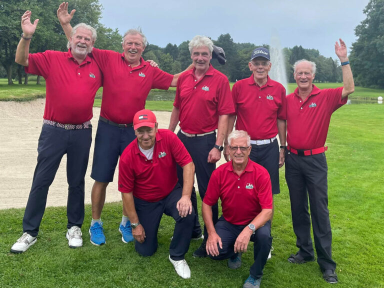 Das erfolgreiche Team mit (von links, obere Reihe) Peter Münsterkötter, Peter Kaczor, Norbert Tschöpe, Axel Heuser, Wolfgang Frontzek, (von links, untere Reihe) Dr. Armin Schulz und Heinz Springer. Foto: GC Westerwinkel