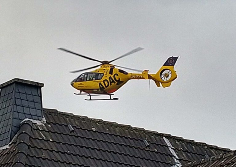 Ein Rettungshubschrauber war ebenfalls im Einsatz. Symbolbild: Wagner