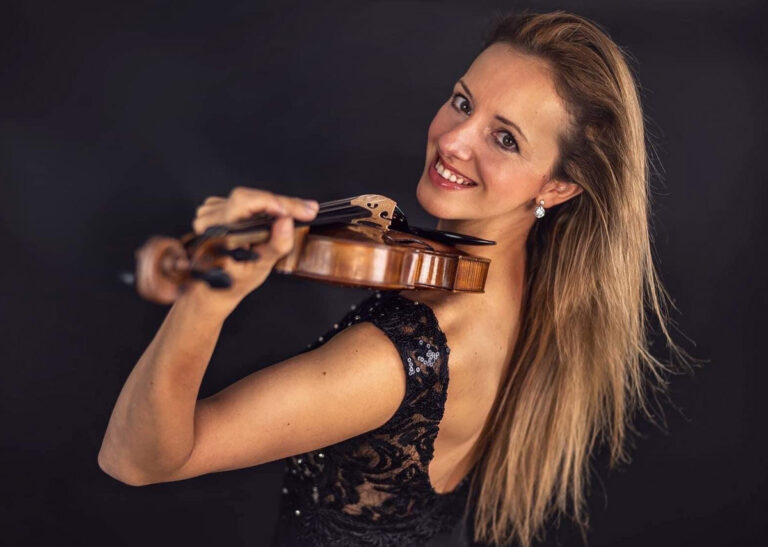 Lada Fedorova (Violine) bildet mit Frantisek Vanicek (Orgel) ein musikalisches Duo. Foto: privat