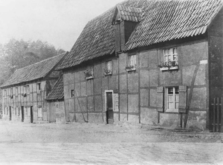 Das Haus Nr. 6 (Schlot 11, Fohrmann) mit dem Anbau Nr. 6a (Leipzig), 6b (Mors), 6c (Holtmann) (undatierte Aufnahme). - Foto: Archiv Familie Fohrmann