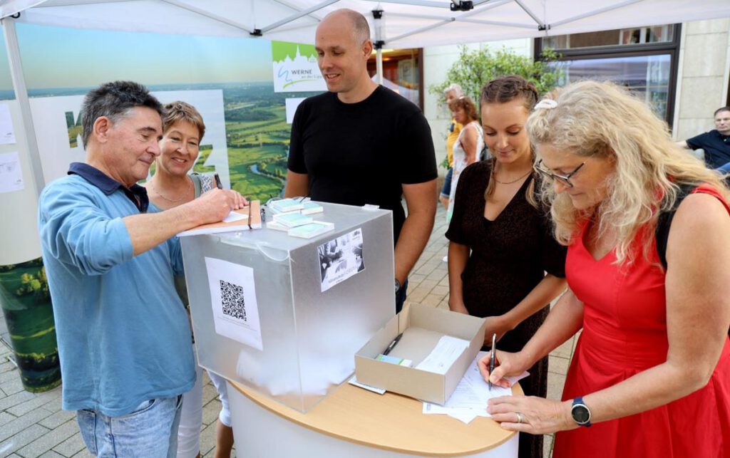 Im Rahmen der Veranstaltung fiel auch der offizielle Startschuss für die Bewerbungsphase des Klimaschutzforums. Foto: Volkmer