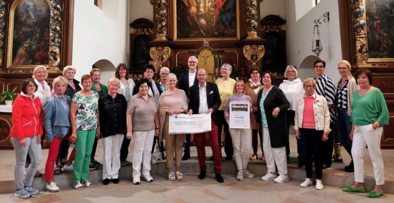 Der „Frauenchor am Kapuzinerkloster“ erhielt rechtzeitig vor seinem Konzert finanzielle Unterstützung durch die Sparkasse an der Lippe. Foto: privat