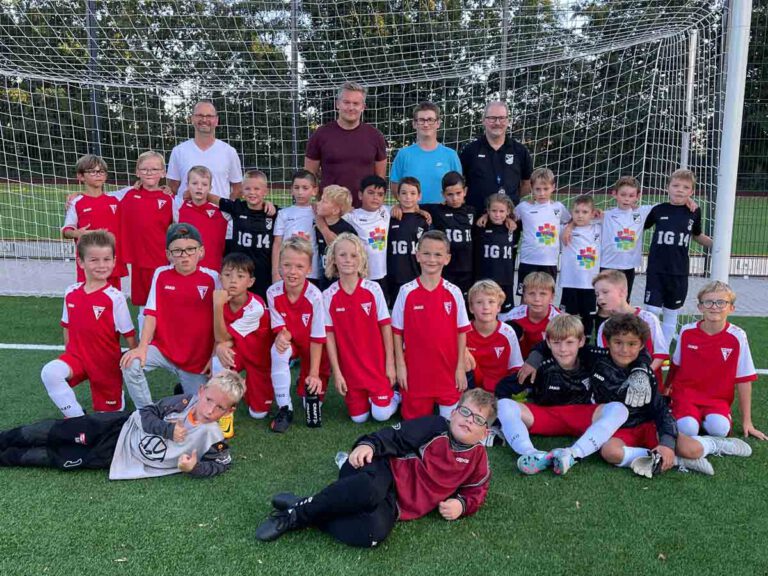 Zu einem gemeinsamen Spielfest trafen sich die F-Jugend-Mannschaft von Eintracht Werne und des Werner SC im Sportzentrum Dahl. Foto: privat