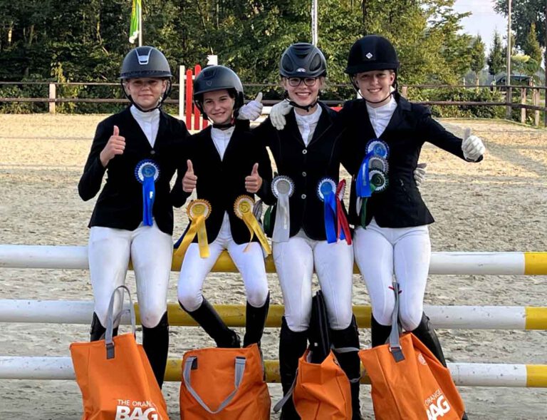 Knapp das Treppchen verpasst haben (von links) Marie Schwert, Marie Deipenbrock, Alicia Hebecke und Mathilda van Dillen. Foto: privat