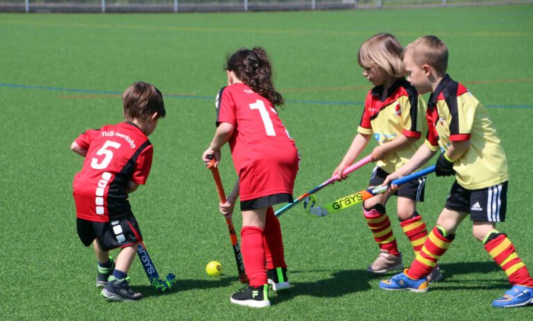 Die Minis von Hockey United Werne weisen eine positive Bilanz auf. Foto: Becker