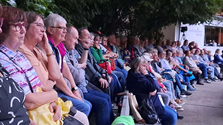 Der Sozialverband VdK OV Werne besuchte die letzte Premiere des Jahres in der Freilichtbühne Werne. Foto: Wittenberg
