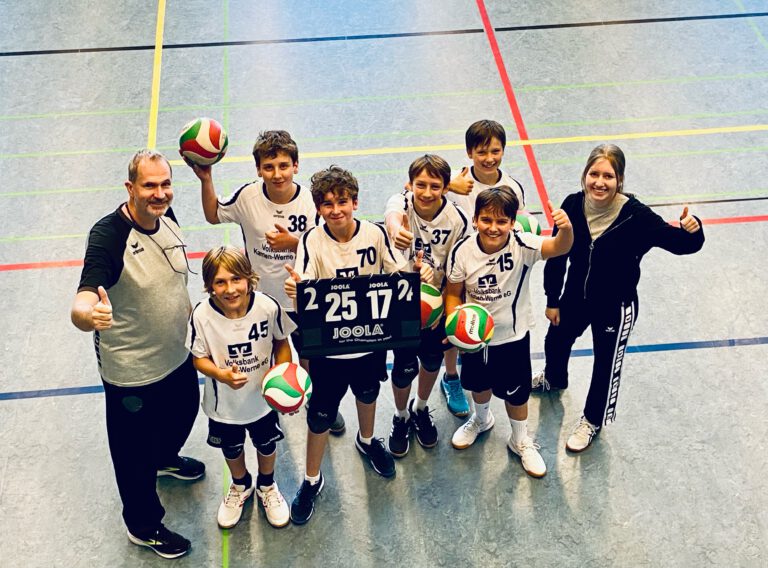 Das Trainergespann Bernd Purzner und Hannah Marckhoff war sehr zufrieden mit dem Volleyball-Nachwuchs. Foto: privat