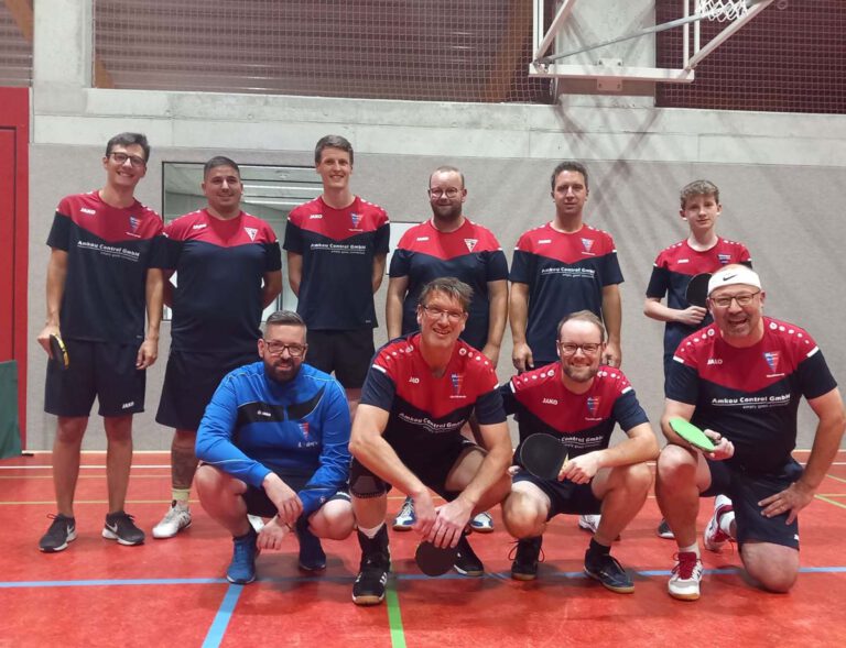 Die erste und zweite Mannschaft des Werner SC mit (hinten stehend v.l.) Luca Bröcker, Lino de Almeida, Moritz Overhage, Matthias Holtmann, Stephan Müller und Jan von Frantzius; vorne knieend: Matthias Makosch, Oliver Thomas Sonnen, Florian Pees und Dr. Jürgen-Theodor Fränzer. Foto: privat
