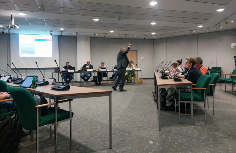 Das Foyer im Stadthaus, vor der Corona-Pandemie ein regelmäßiger und beliebter Ausstellungsort für den Kunstverein, wird derzeit für Ausschusssitzungen beansprucht. Foto: Wagner