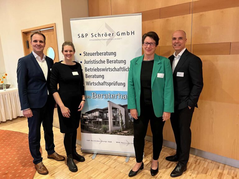 Auf dem Bild (von links): Stephan Effgen, Melanie Hötte, Dr. Heike Rüping und Alexander S. Wolf. Foto: SuP Beraterhaus