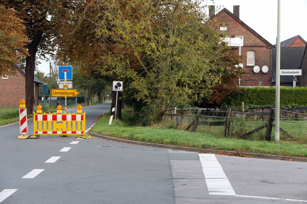 Die Butenlandwehr wurde als Umleitungsstrecke für den zweiten Bauabschnitt der B54 eingerichtet - und damit auch für den Schwerlastverkehr frei gegeben. Fotos: Wagner
