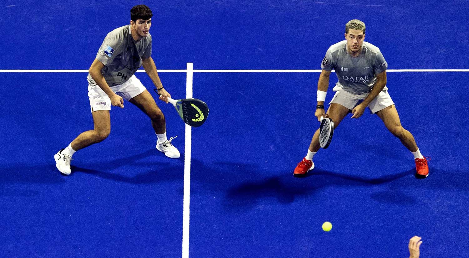 Padel, hier die Top-Profis Arturo Coello (Spanien, links) and Agustin Tapia (Argentinien) im Bild, ist eine rasch wachsende Sportart. In Werne lockt an diesem Wochenende ein großes Turnier zum Mitmachen. Foto: imago