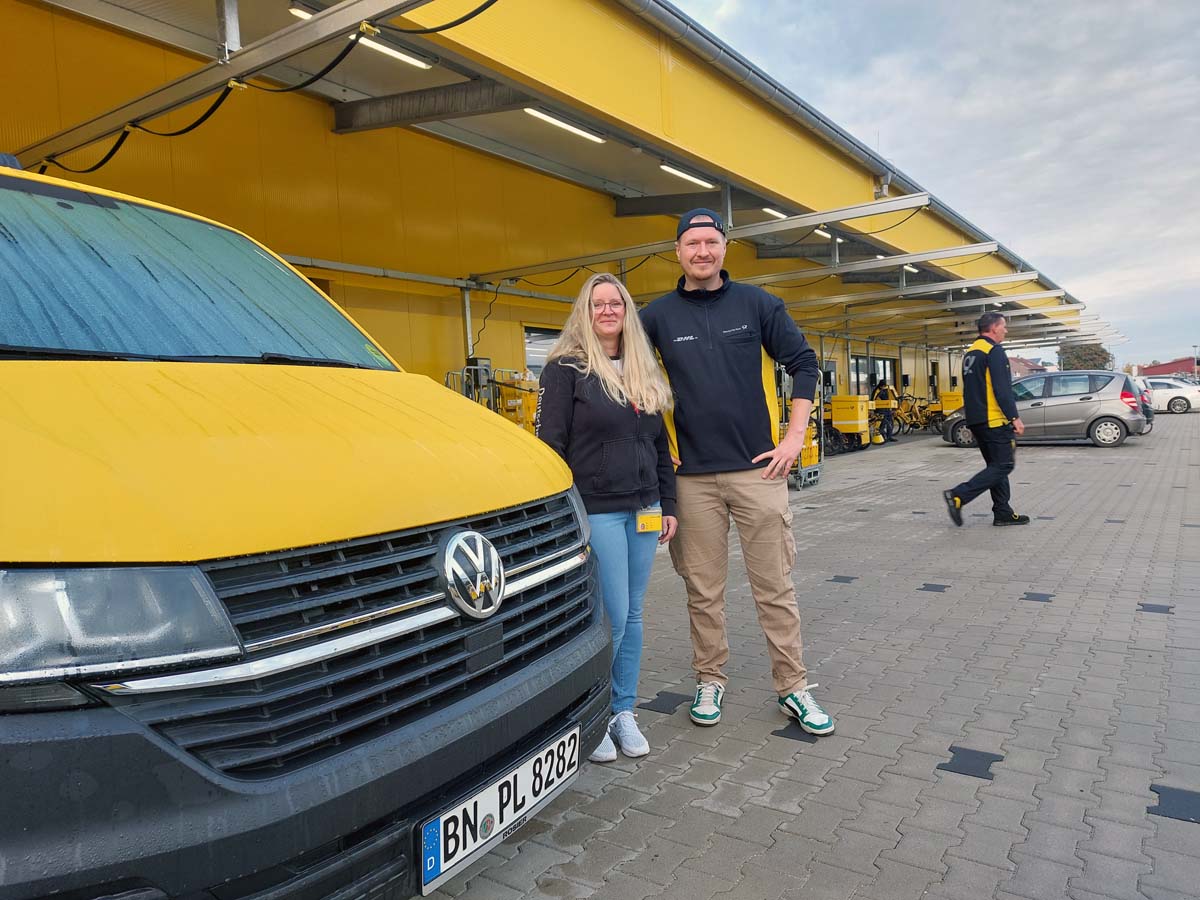 Angela Leo (Standortleiterin) und Patrick Unger (Teamleiter) freuen sich, am neuen Zustellstützpunkt arbeiten zu können. Fotos: Wagner