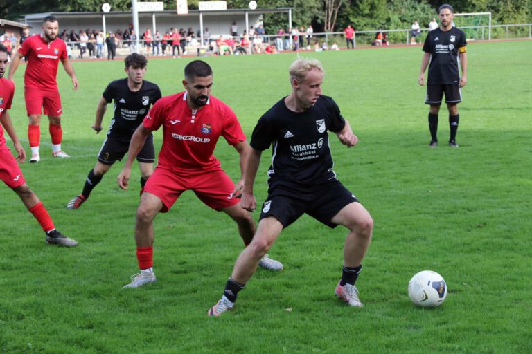 Trotz einer starken Leistung musste sich Eintracht Werne - hier mit Santino Benning am Ball - dem Tabellenführer TSC Hamm geschlagen geben. Foto: Wagner