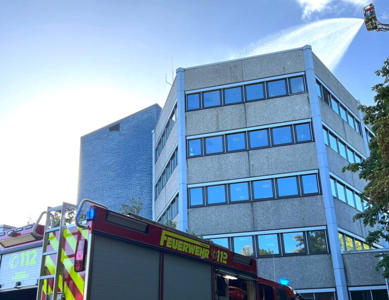 Für die große Herbstübung der Freiwilligen Feuerwehr Werne wurden am und im Stadthaus vier Einsatzszenarien angenommen. Foto: FFW