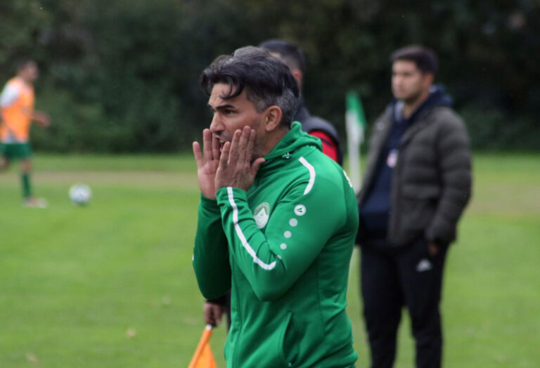 SVS-Trainer Leonardo Amoresano war bitter enttäuscht vom Auftreten seiner Mannschaft. Foto: Wagner