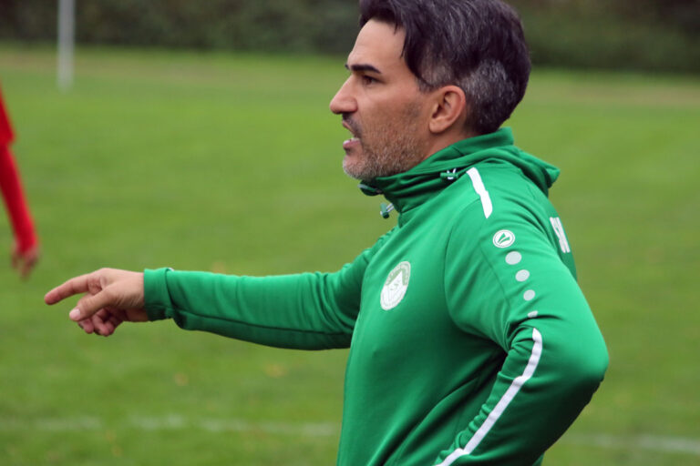 Stockums Trainer Leonardo Amoresano war trotz der Niederlage stolz auf seine Mannschaft. Archivfoto: Wagner