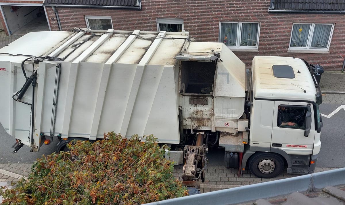 Die verspätete Müllabfuhr in Werne hat begonnen. Foto: Wagner