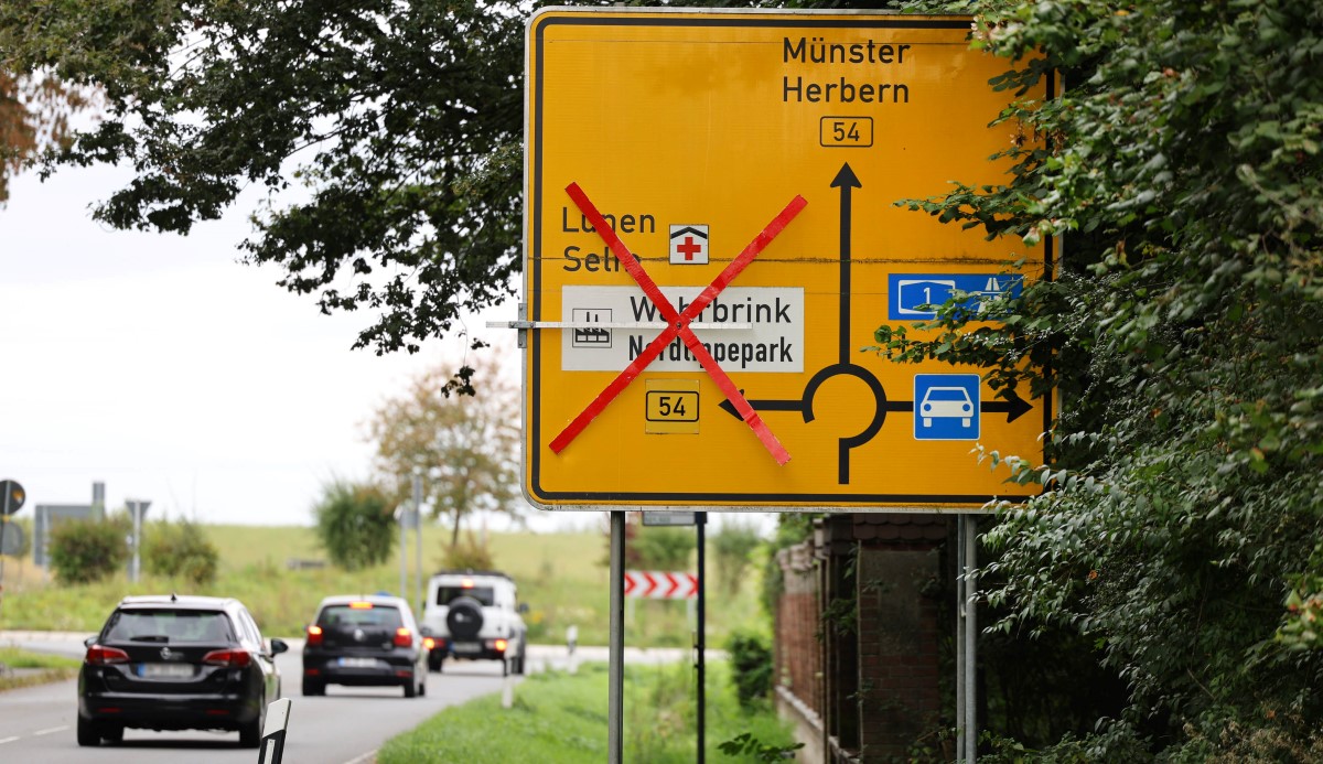 Die Straßen.NRW-Niederlassung Ruhr erneuert die Fahrbahn der B54 in Werne. Das ist mit Umleitungen und Sperrungen verbunden. Foto: Volkmer