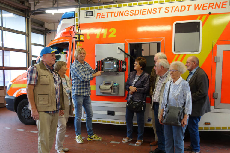 Mitglieder der Senioren-Union erhielten einen interessanten Einblick in die Arbeit des Rettungsdienstes in Werne. Foto: privat