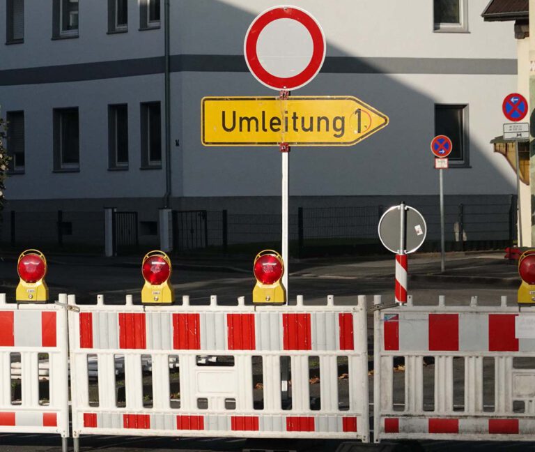 Für Fahrbahnsanierungen werden Straßen in Werne zwischenzeitlich gesperrt. Symbolbild: Volkmer