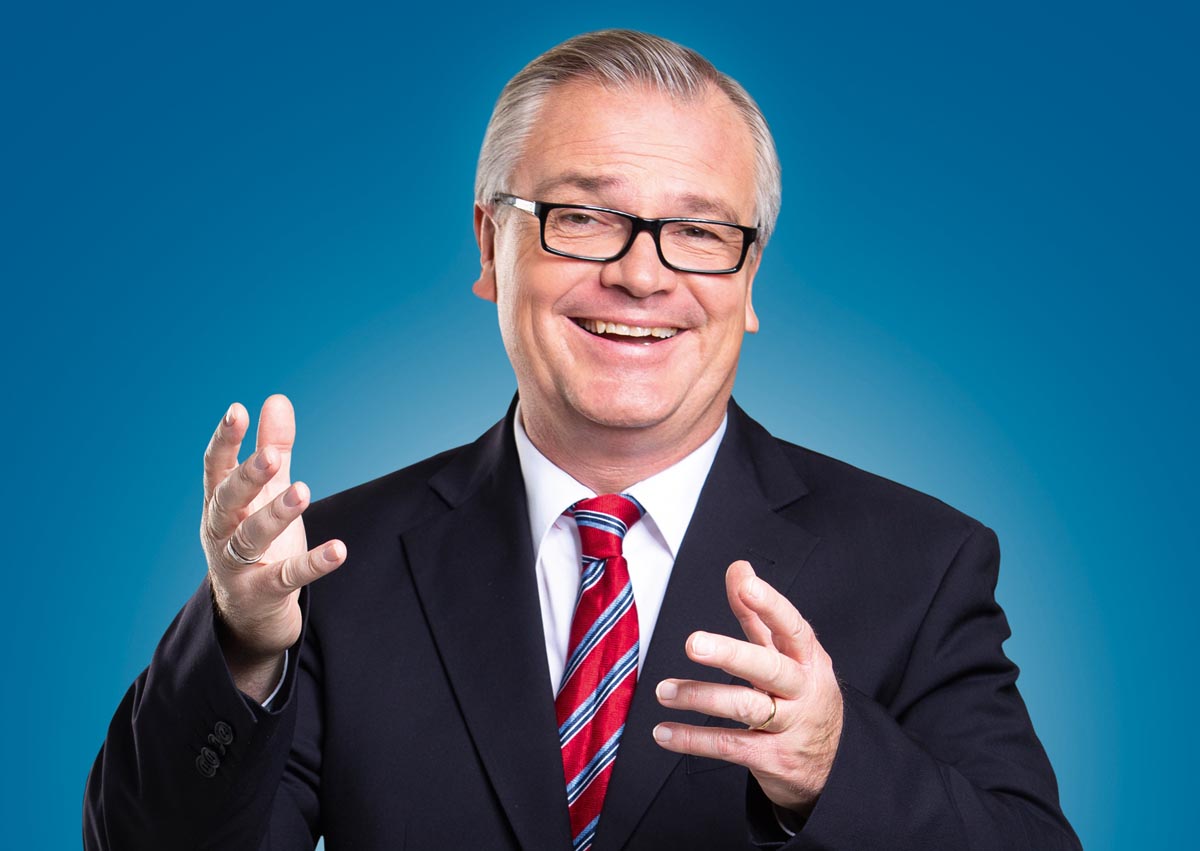 Der Kabarettabend mit Jürgen B. Hausmann verspricht im April 2024 perfekte Unterhaltung. Foto: Pressebild JBH