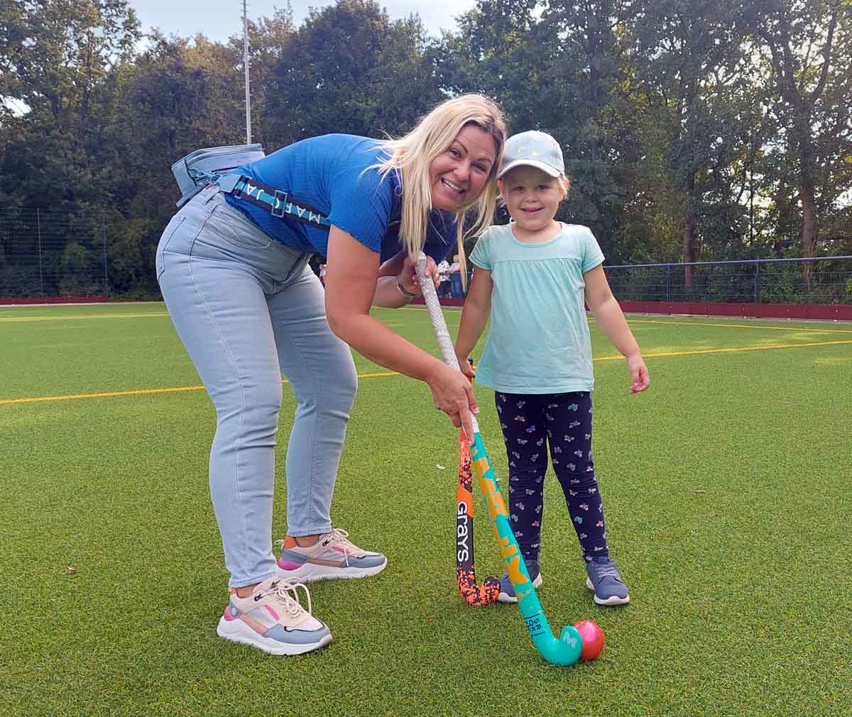 Groß und Klein griffen beim Aktionstag von United Werne zum Hockeystock. Fotos: Wagner