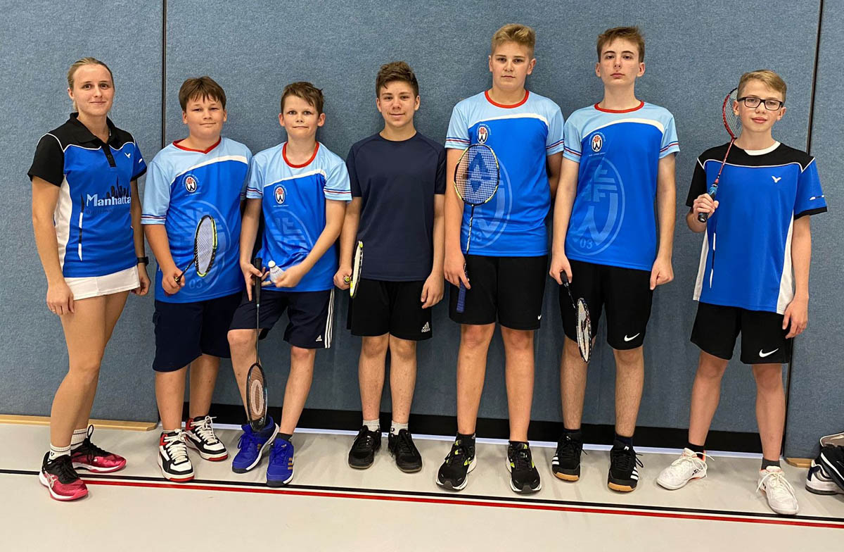 TV Werne M1-Schüler mit (von links) Trainerin Johanna Scholz, Finn Lauf, Oliver Kater, Vitor Segundo, Timm Niewiem, Ben Wiederstein und Fynn Hagedorn gewann ihr Spiel. Foto: Nicola Victor