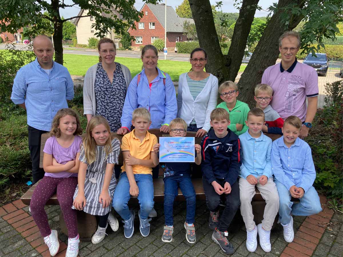 Das Organisationsteam lädt zum Familiengottesdienst in die Kirche Maria Frieden ein. Foto: privat