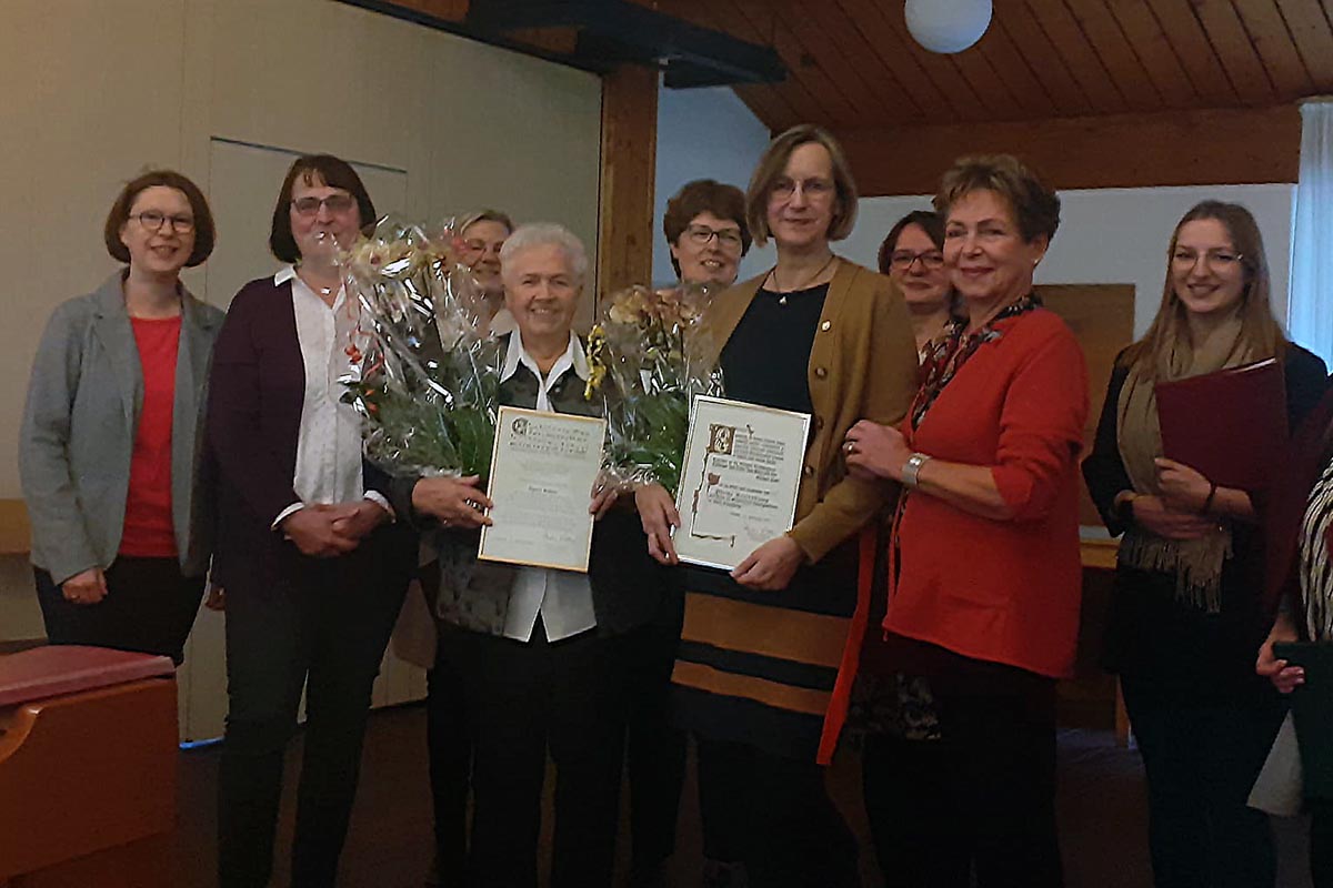 Der Kirchenchor Maria Frieden ehrte zwei besonders treue Mitglieder. Fotos: privat