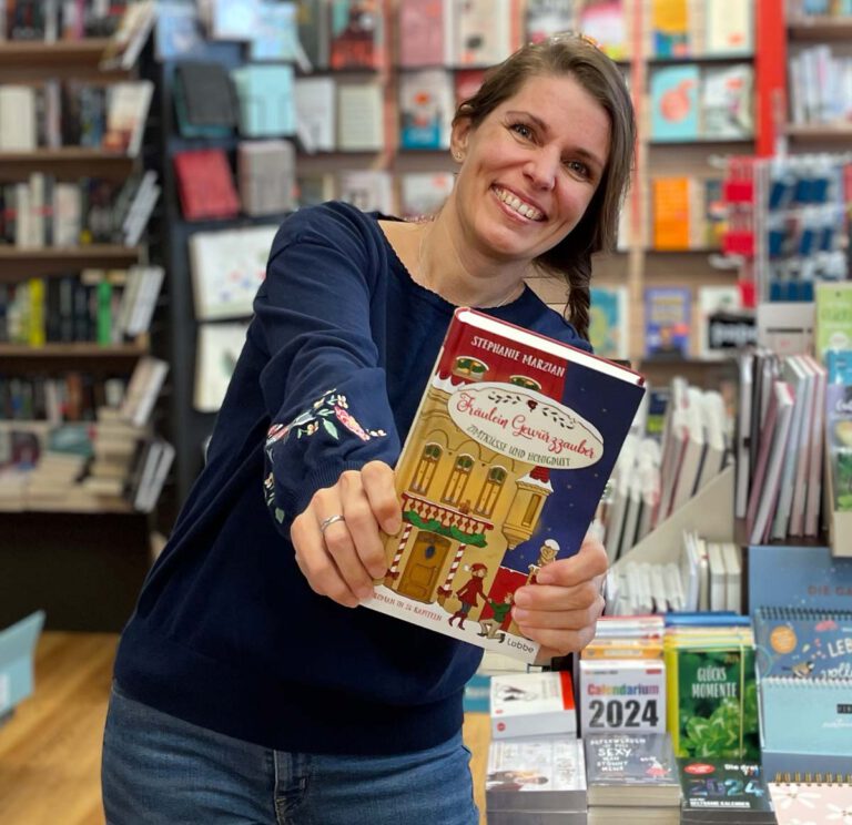 Die Autorin Stephanie Marzian kommt zur letzten Lesung 2023 in die Buchhandlung. Sie hat Weihnachtliches im Gespäck. Foto: privat