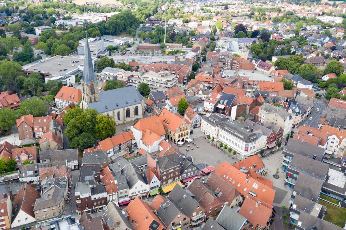Stadtkern_01 Das Ministerium für Heimat, Kommunales, Bau und Digitalisierung des Landes Nordrhein-Westfalen hat zusammen mit den Bündnispartnern das Ziel, die Städtebau- und Wohnungspolitik in den Stadtzentren weiterzuentwickeln, Förderschwerpunkte zur Innenstadtentwicklung auszugestalten sowie Stadt- und Ortskerne zu stärken. Archivfoto: Kreativshooting / T. Schütte